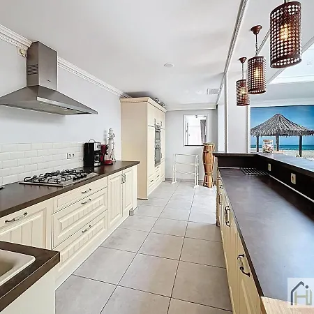 Sunset Rooftop - Maison A 50m De La Apartment *